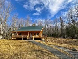 Image of 18HA Log home close to CannonFranconia Notch