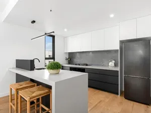 Image of 541 - 3 Bedroom Townhouse - Centrally Located- Free Parking - Free WIFI
