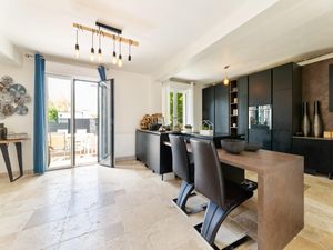 Image of Elegant holiday home with fenced garden