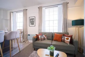 Image of Gloucester Apartments x 3 FREE Parking & short walk to the University & Hospital