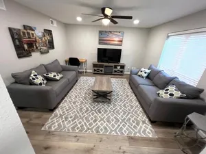 Image of Cheerful 2 bedroom home 20 minutes from downtown