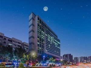 Image of Borrman Hotel (Canton Tower, Sun Yat-sen University Metro Station, Pazhou Exhibition Center)