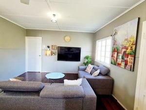 Image of Entire 3 bedroom house 2000 m2 - 5 mins WALK to Torquay Beach, Hervey Bay