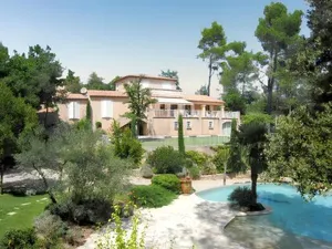 Image of Villa spacieuse avec piscine à Saint Maximin