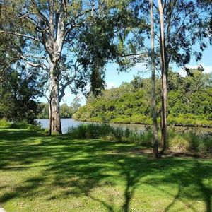 Image of Halfway Point Brisbane and Gold Coast Themepark 15 minutes Southbank 30 minutes