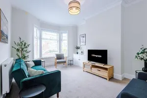 Image of Spacious & Modern House in Crewe by 53 Degrees Property, Ideal for Long Term, Sleeps 8!