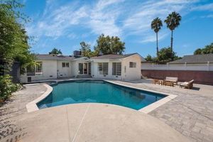 Image of Luxurious 4-Bedroom Home with Pool & Jacuzzi!