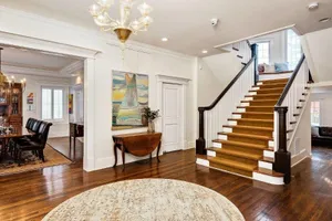 Image of Oak Street Mansion