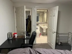 Image of Room with Bathroom next to Sheffield Cathedral City Centre