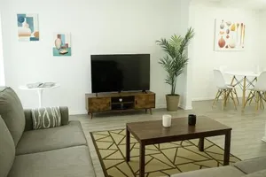 Image of Spacious 2BR Townhouse - 3 Queens - Sleeps 8