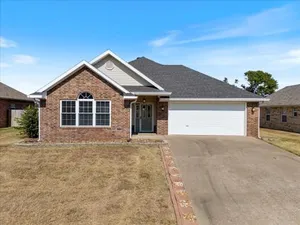 Image of Beautiful 3 bed 2 bath home near Crystal Bridges
