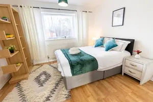 Image of 3 Bedroom house with free parking, Dalstone,Aylesbury