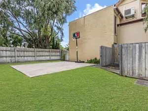 Image of Eastern Beach Unit 5