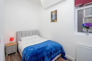 Image of FREE PARKING - Spacious 2 Bedroom Serviced Apartment - Garden GLA