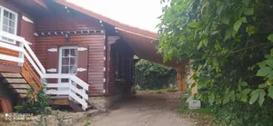 Image of logement indépendant attenant à une maison dans grand jardin