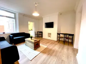 Image of Huge serviced Apartment with FREE PARKING