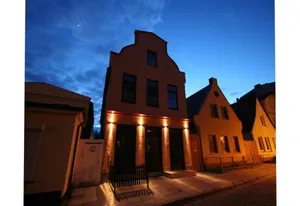 Image of CBlue "Apartmenthaus Captain Hook"