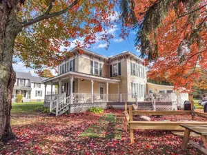 Image of The Kelly House - 4 BR Historic Lodge - Downtown