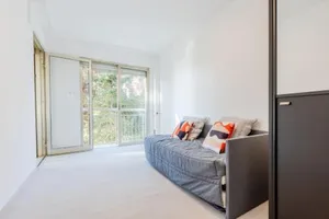 Image of Renovated 3-Room Apartment in a Leafy Park