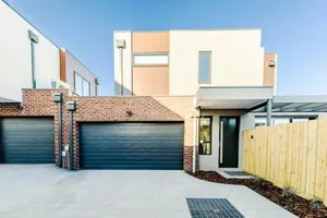 Image of 4 Bedrooms Lovely House in Clayton Central