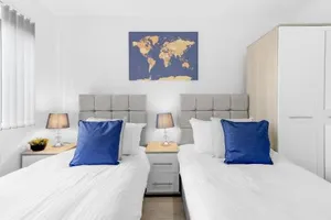 Image of Modern 4 Bedroom House With Parking in Farnham Royal, Slough By 360stays