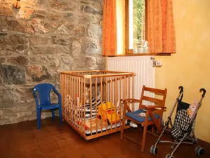 Image of Quaint Cottage in Egbômont With Garden