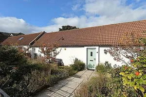 Image of Charming 3 Bed Cottage for share , Private Room bookings , free parking , strong internet