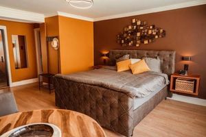 Image of mi casa naranja