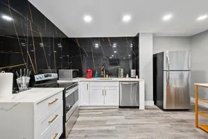 Image of Comfortable 2BR Apt in Vibrant Houston Heights