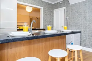 Image of Shirley House 4, Guest House, Fully Equipped Kitchen with Fridge, Washer, Dryer, Self Catering, Self Check in, Great for Contractors, 5 min to BAT, 20 min to Fawley Refinery, close to Southampton Central, Ideal for Longer Stays