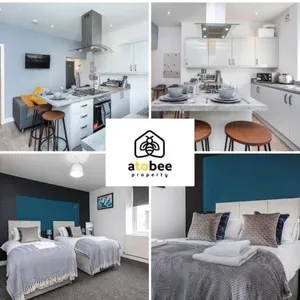 Image of Stylish 3 bedroom home - ideal for all guest types- free parking