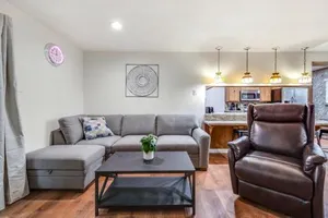 Image of Newly Renovated Home Spacious Close 2 Hospital