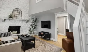 Image of Hoosier Hq Sleek 3-bed Near Iu
