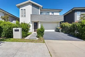 Image of luxury house near golf courses! Free wifi & Netflix
