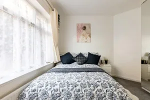 Image of MOYDOM Cosy Apt sleeps 4 with self breakfast & carpark