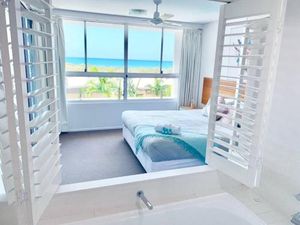 Image of Azure Sea, Oceanviews, Wifi, 2 Pools + Gym