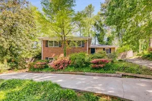 Image of Modern Hideaway Sleeps 14 Backyard & WiFi