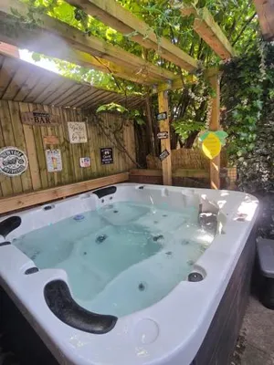 Image of Elegant 2 bed with hot tub and a host of amenities