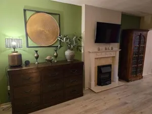 Image of Spacious modern house w 2x bathrooms and parking