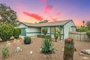 Image of Comfy 2BD-2BA Casa Palmera, Near Park w Pools in Tucson, Low Summer Rates!!