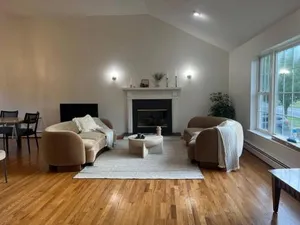 Image of Cozy Beautiful Pondside Luxurious Retreat