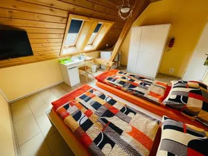 Image of Bed-International