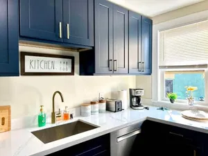 Image of Modern Deluxe Kitchen, King Bed, Laundry, Prime location & Free Parking