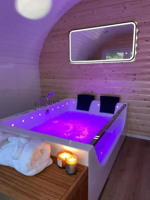 Image of Apex Studio Pod & Jacuzzi Bath