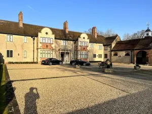 Image of 3 Bed Apartment Sleeps 6 Country House in Warwick