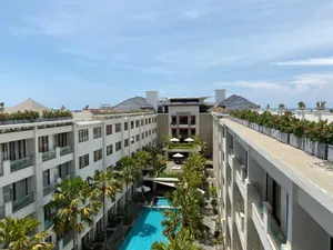 Image of Stylish 2 Bedroom Penthouse Apt, Newly Refreshed, 50 Mbps, Pool, Gym, Resto