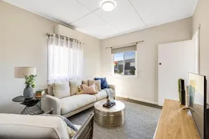 Image of Cute & Cheerful! Close to CBD & Gorgeous Parkland!