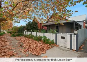 Image of The Hideaway - Charming Cottage, Entertaining Area