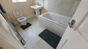 Image of Spacious 3-bedroom home in Birmingham with driveway parking