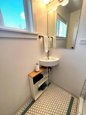 Image of Urban Luxe Retreat l King Bed l Kitchenette